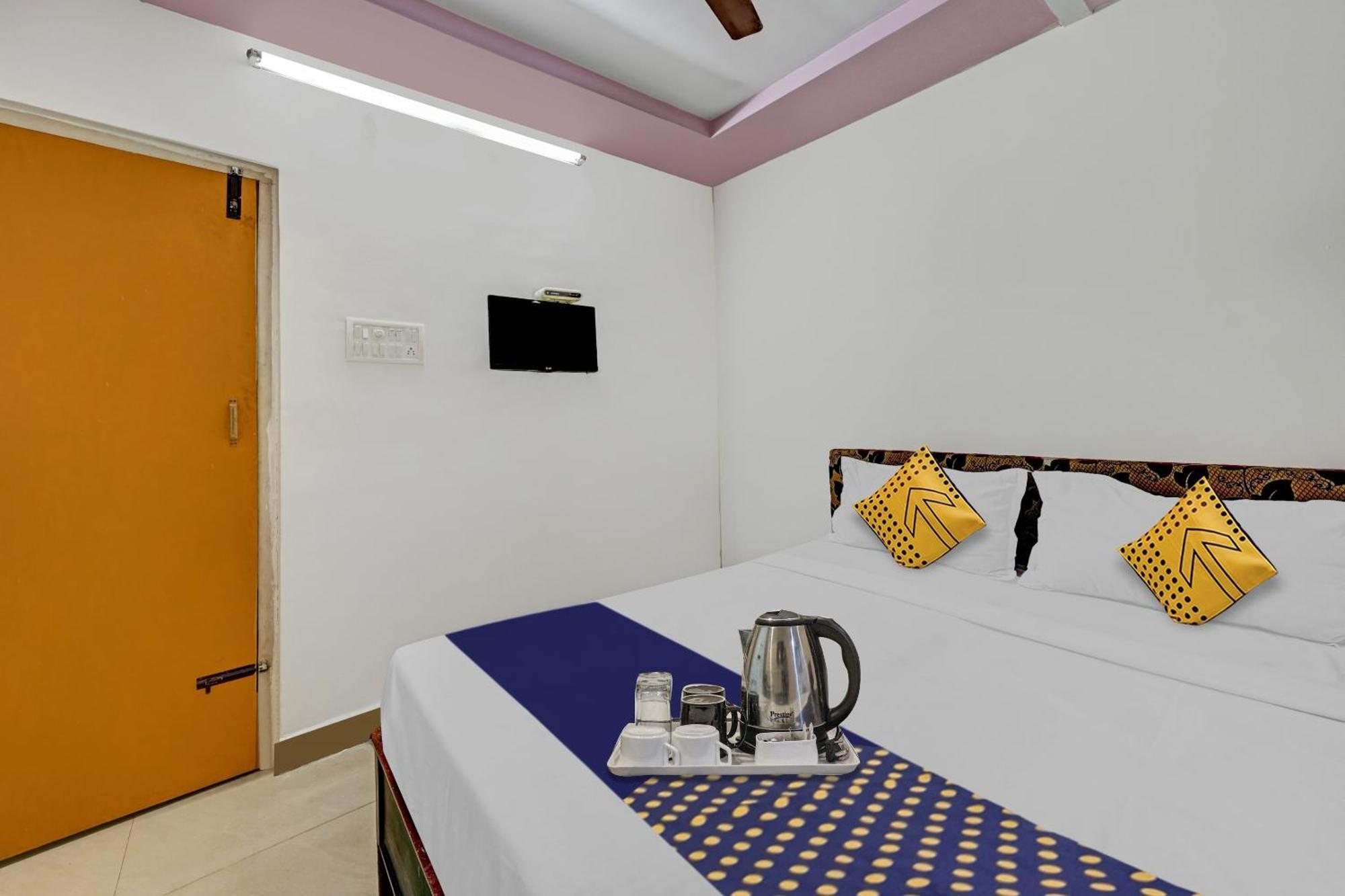 Spot On Sri Sai Teja Lodge Visakhapatnam Ngoại thất bức ảnh
