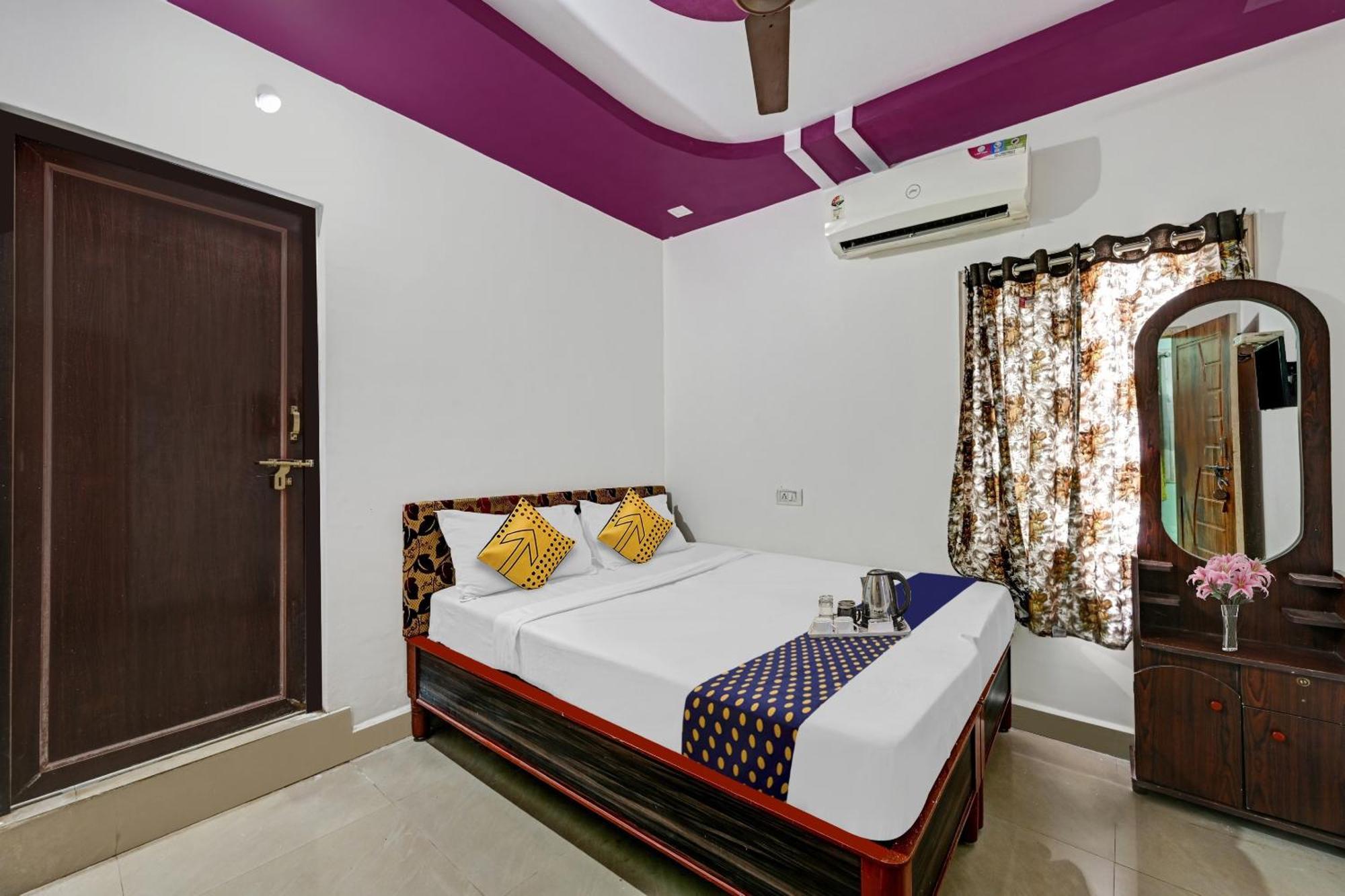 Spot On Sri Sai Teja Lodge Visakhapatnam Ngoại thất bức ảnh