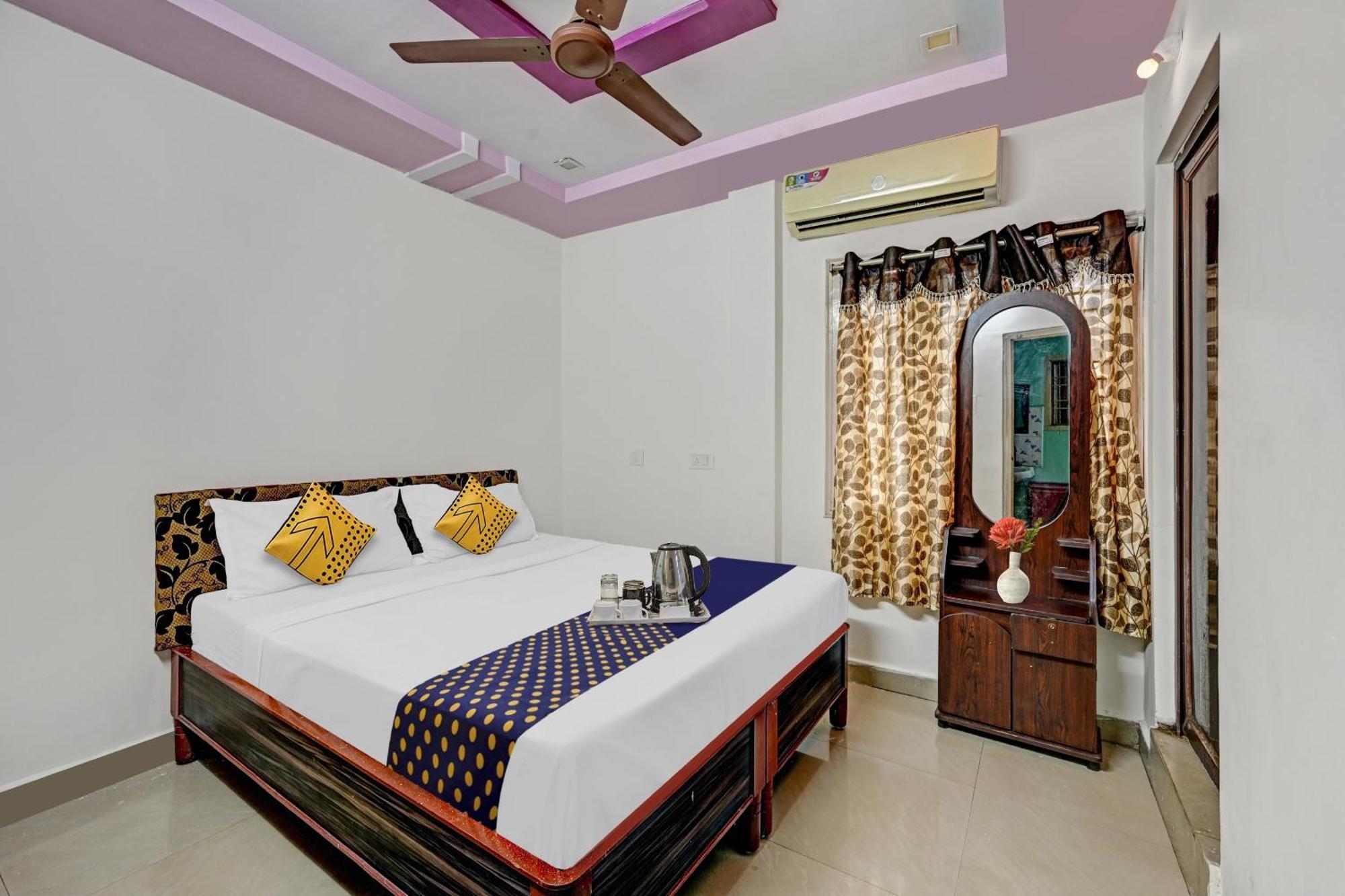 Spot On Sri Sai Teja Lodge Visakhapatnam Ngoại thất bức ảnh
