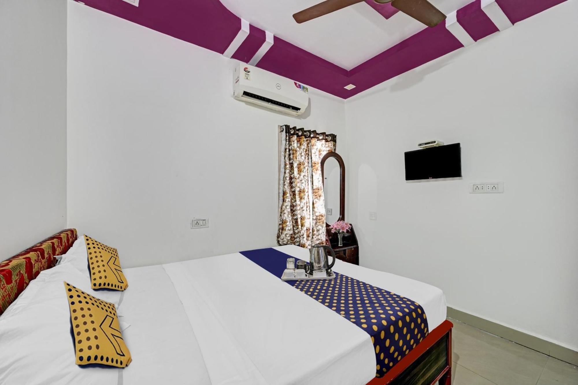 Spot On Sri Sai Teja Lodge Visakhapatnam Ngoại thất bức ảnh