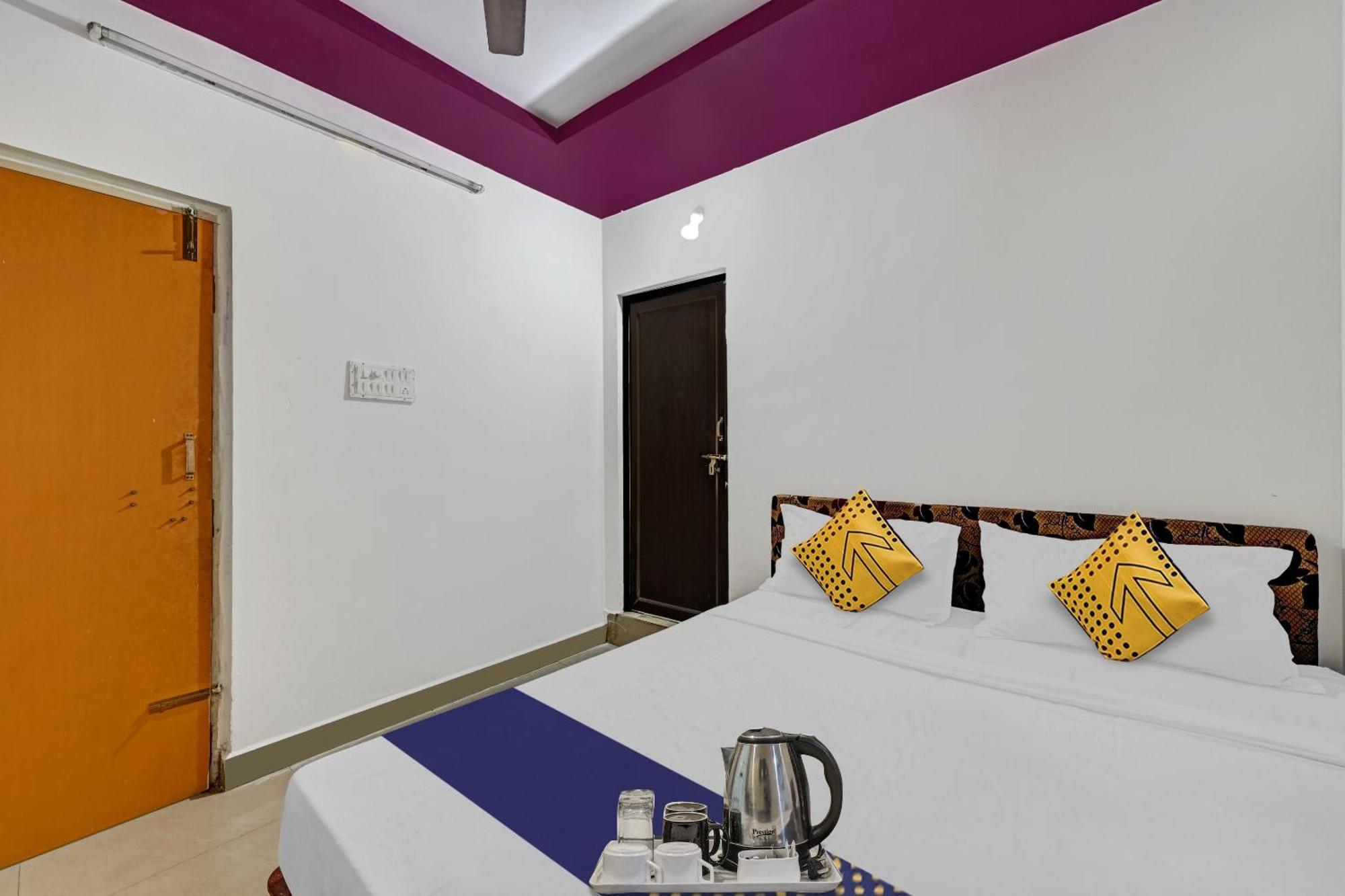 Spot On Sri Sai Teja Lodge Visakhapatnam Ngoại thất bức ảnh