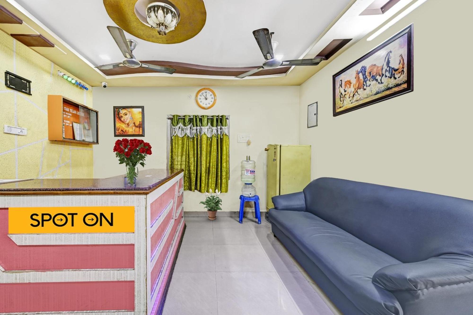 Spot On Sri Sai Teja Lodge Visakhapatnam Ngoại thất bức ảnh