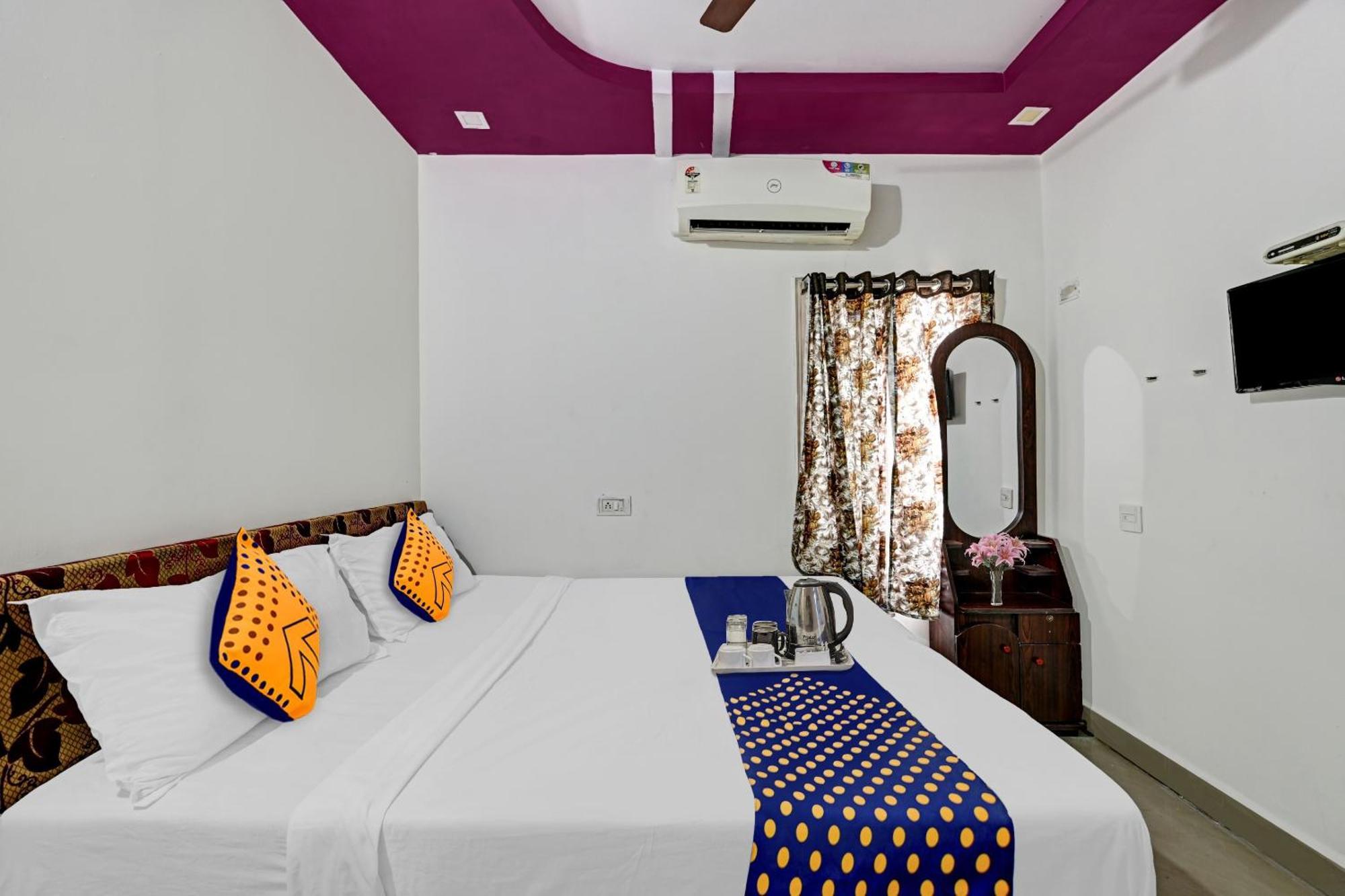 Spot On Sri Sai Teja Lodge Visakhapatnam Ngoại thất bức ảnh