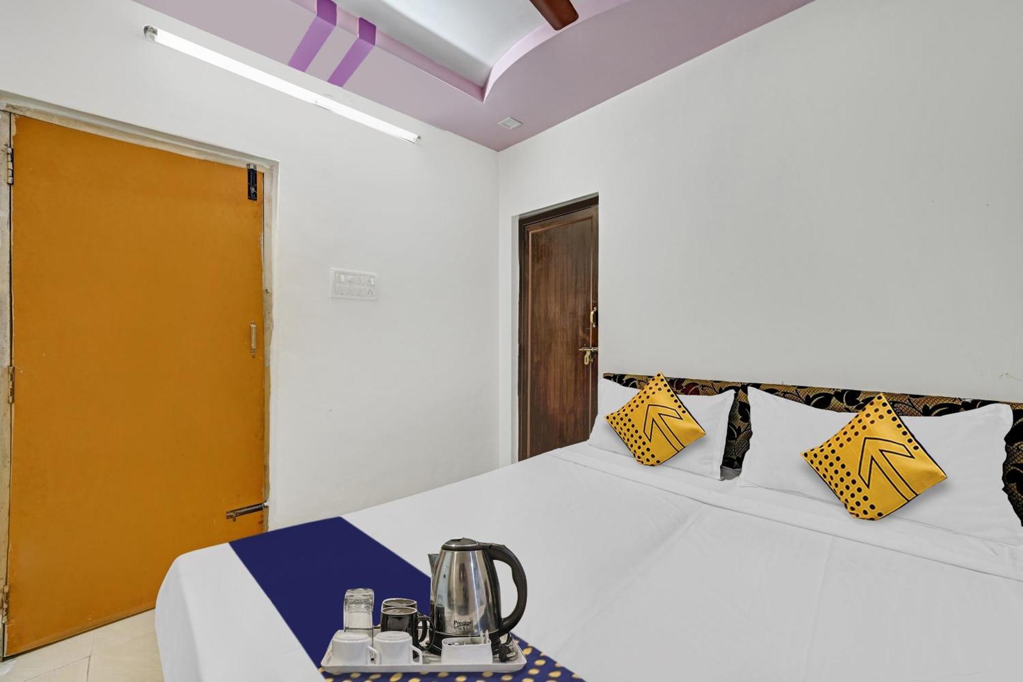 Spot On Sri Sai Teja Lodge Visakhapatnam Ngoại thất bức ảnh