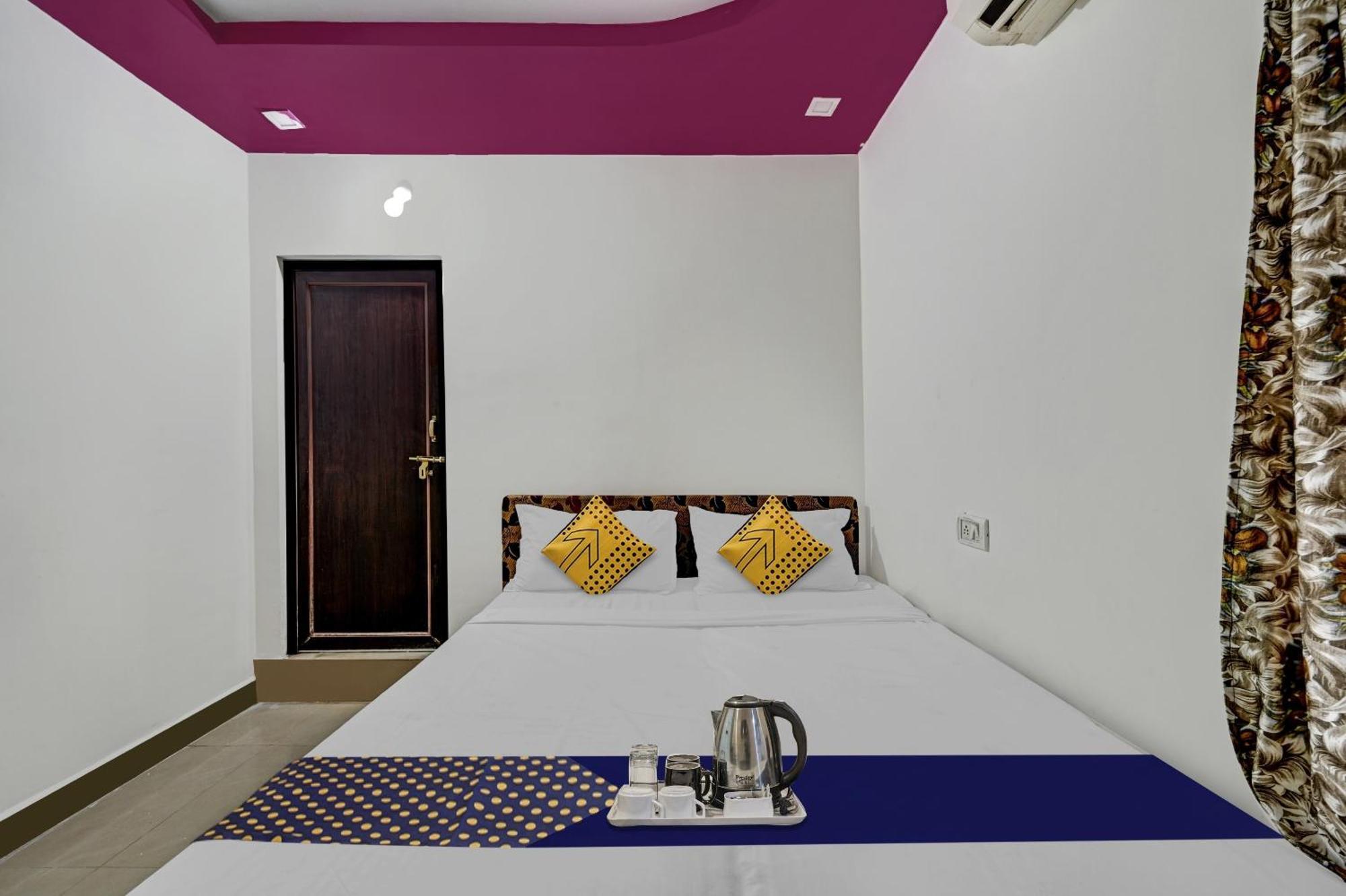 Spot On Sri Sai Teja Lodge Visakhapatnam Ngoại thất bức ảnh