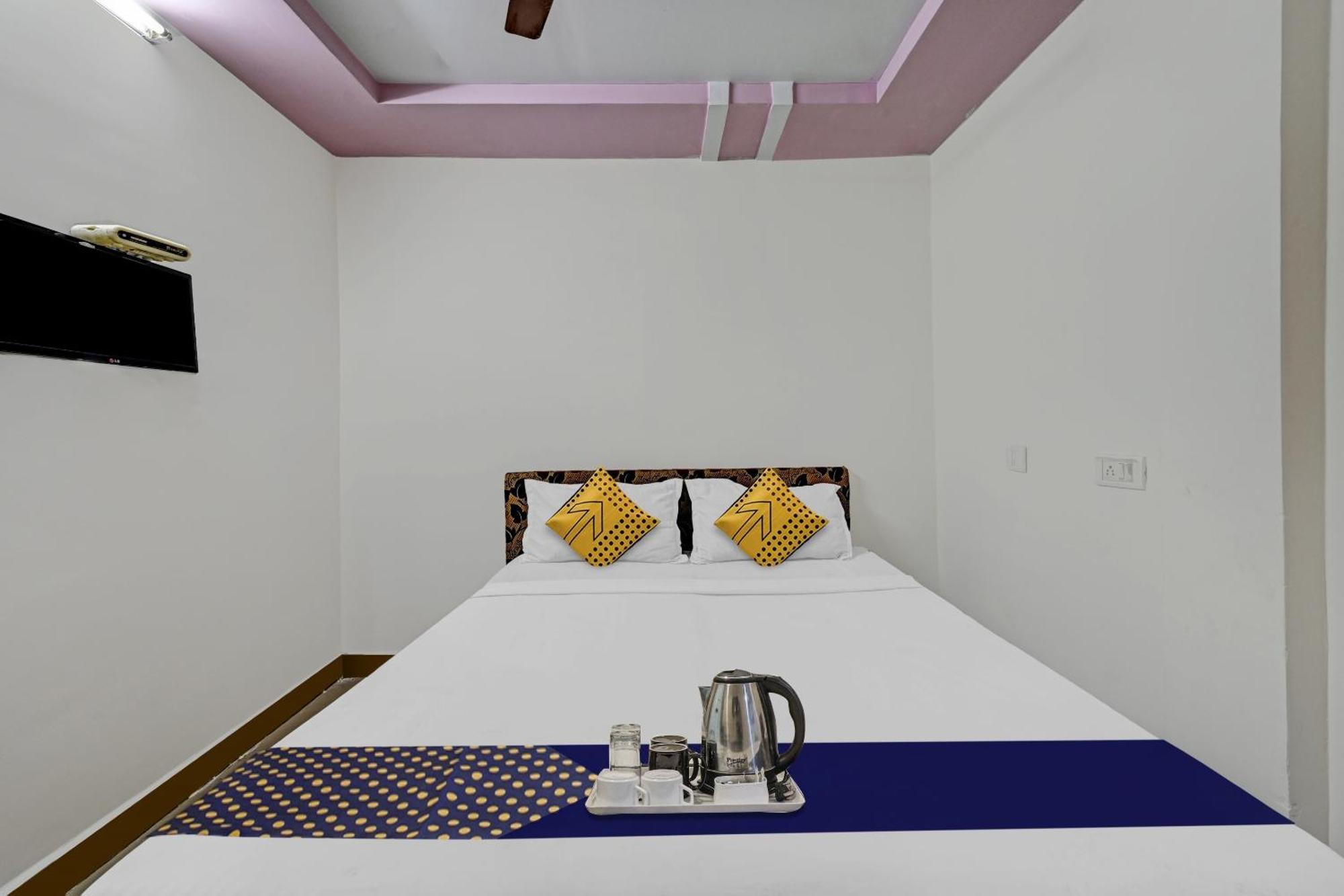 Spot On Sri Sai Teja Lodge Visakhapatnam Ngoại thất bức ảnh