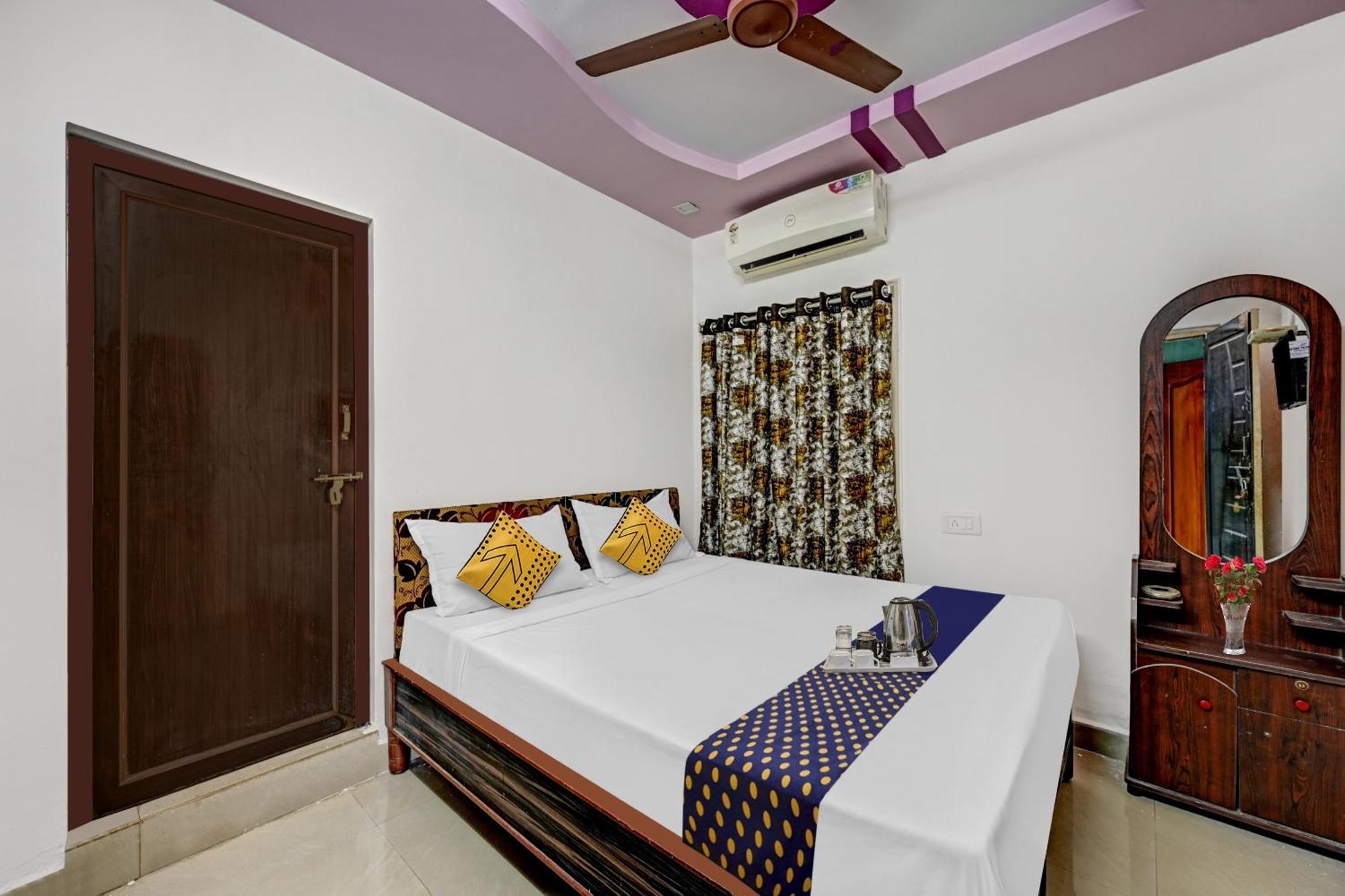 Spot On Sri Sai Teja Lodge Visakhapatnam Ngoại thất bức ảnh