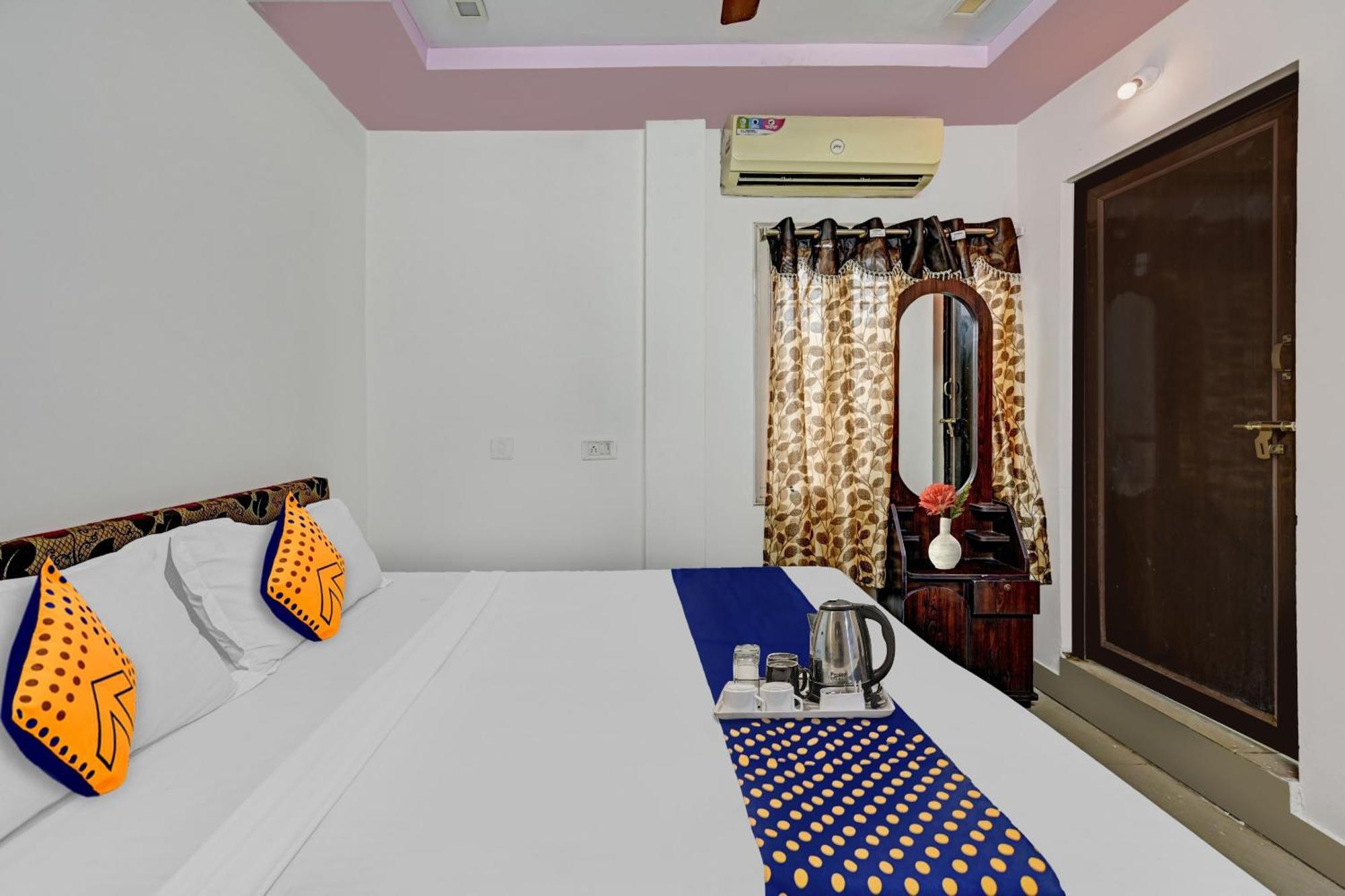 Spot On Sri Sai Teja Lodge Visakhapatnam Ngoại thất bức ảnh